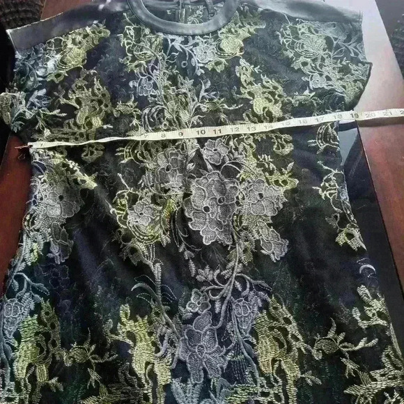 BCBG Maxazria Dress Shell Size 2 - Picture 12 of 15